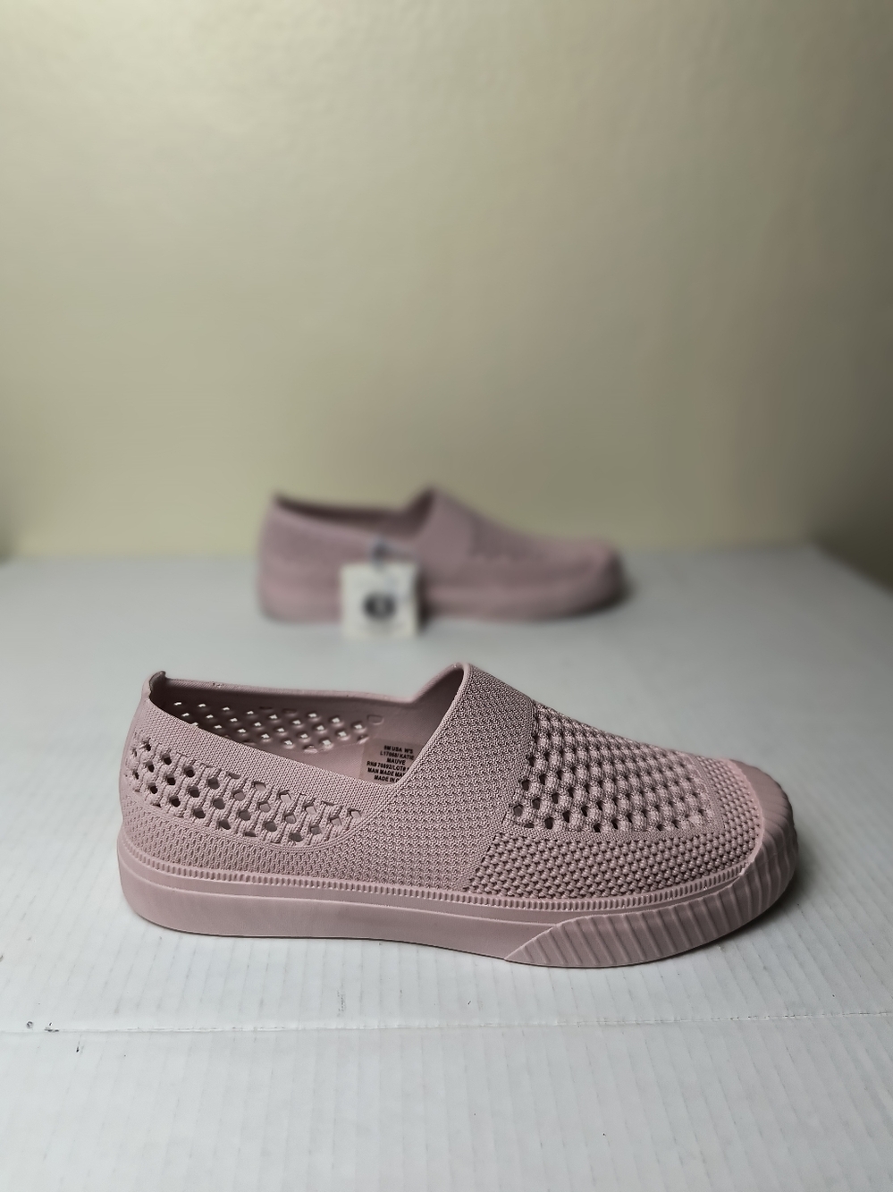 Layer 8 Katie 9M Mauve Water Shoes Slip On Breathable Summer